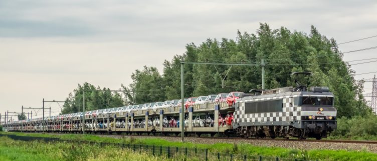 HSL_Logistics_1832_met_BLG_Logistics_type_Laaers_autotrein_geladen_met_Ford_-_Driebruggen-Hekendorp_20827449281-752x322.jpg