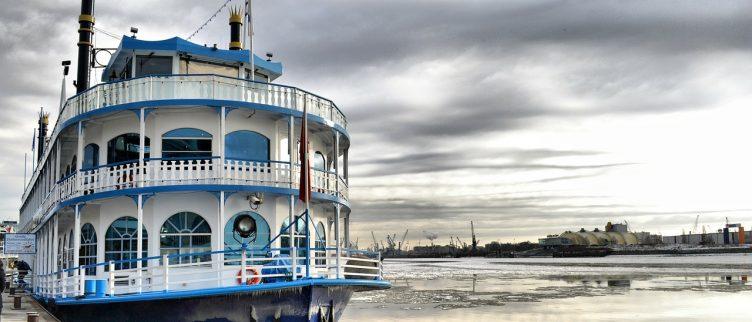 Waar in Nederland kun je varen op een partyboot?